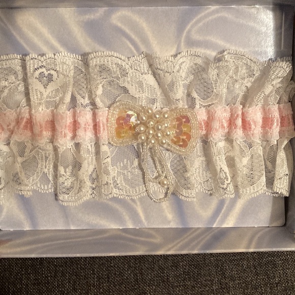 Wedding White Lace Garter - Picture 2 of 2